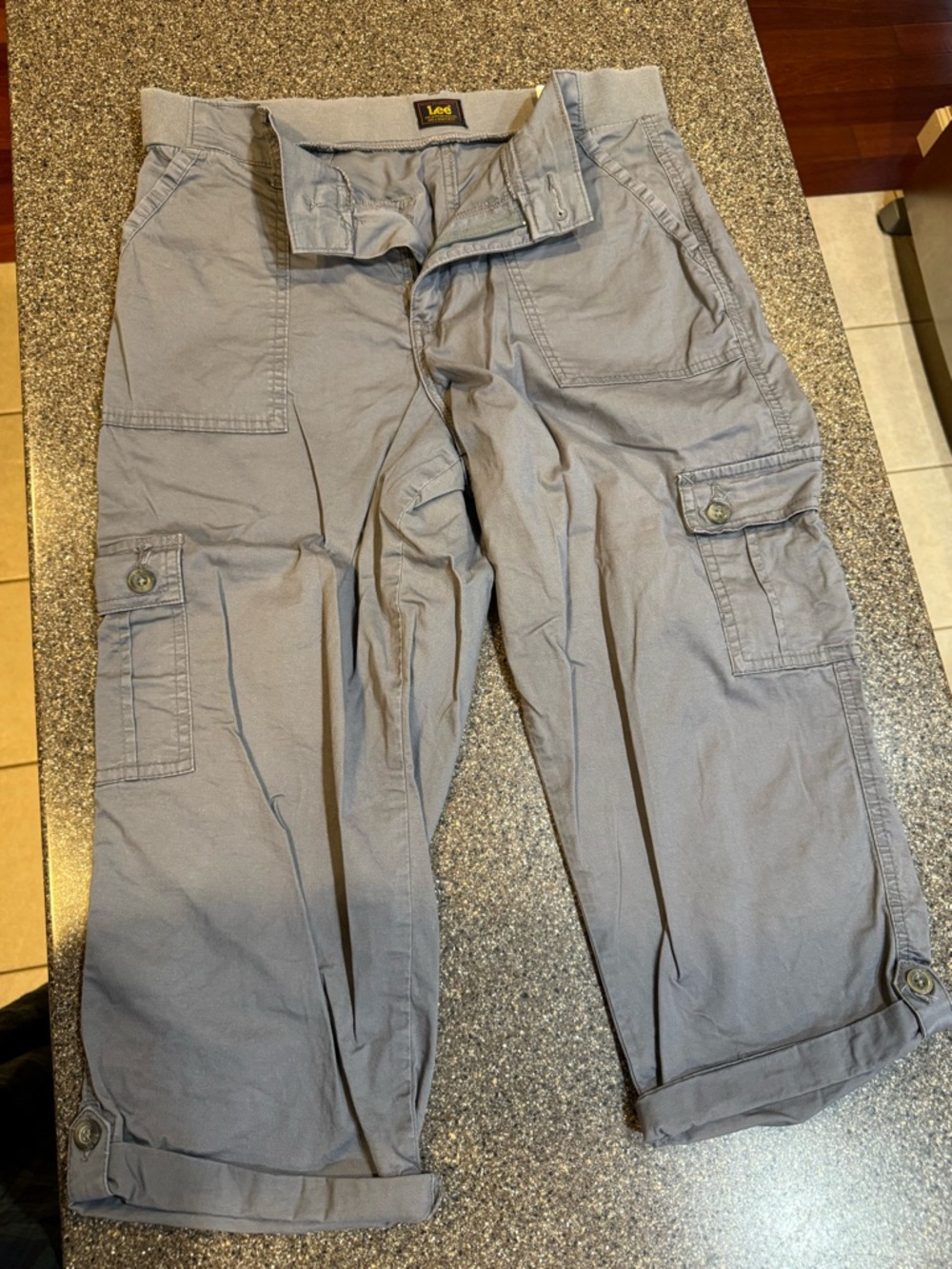 3 pair of Lee cargo flex to go capris, grey, khaki and olive - Picture 6 of 6